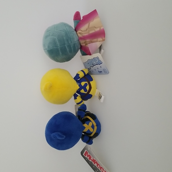 Lot of 3 Marvel Funko Mopeez plushies (blue Deadpool, yellow Deadpool, Vision) - Picture 2 of 8